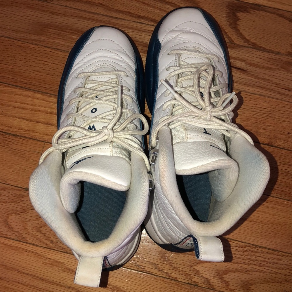 Jordan 12s French blues In men’s 6 (woman’s 8)